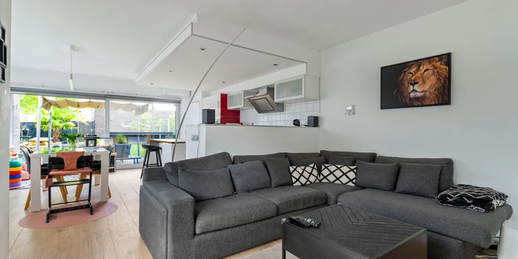 Elutuba - Eco-Friendly House with Solar Panels in Geel