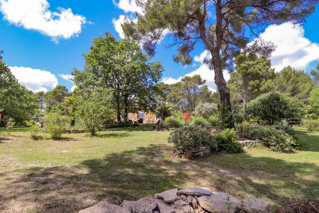 Jardin - Propriété avec Piscine et Jardin Paysager à Flayosc