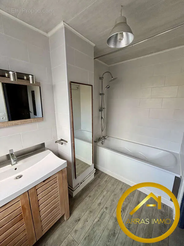 Salles de bain - Immeuble de Rapport avec Local Commercial à Arras