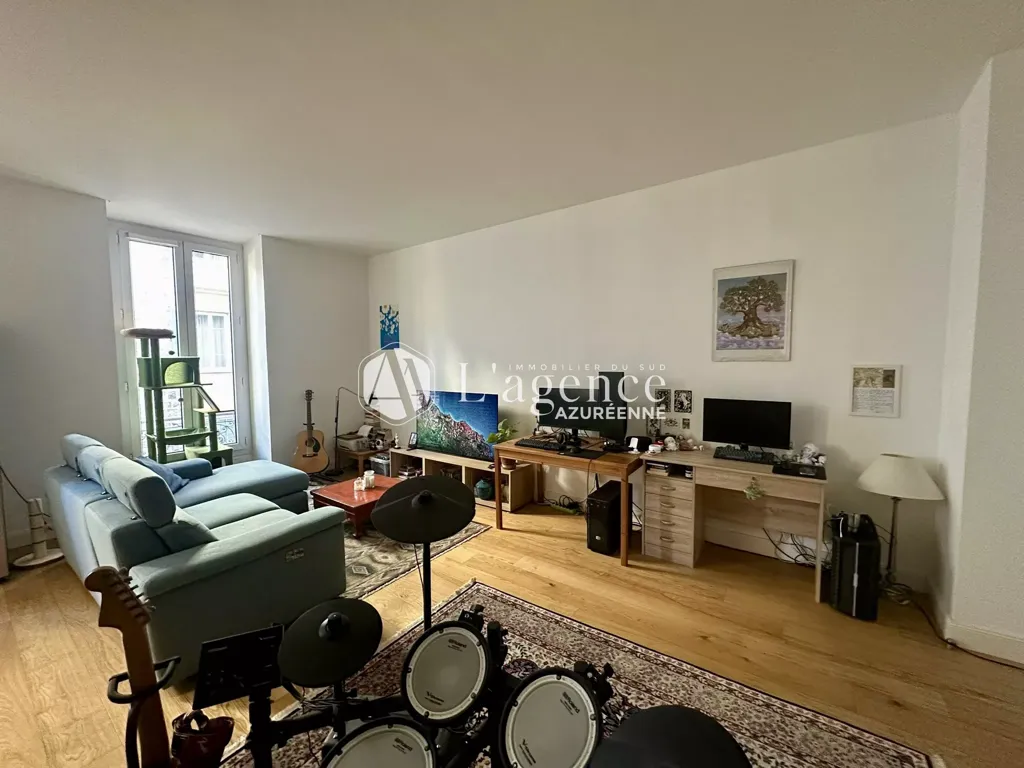 Living Room - 2-Bedroom Apartment with Balcony in Nice