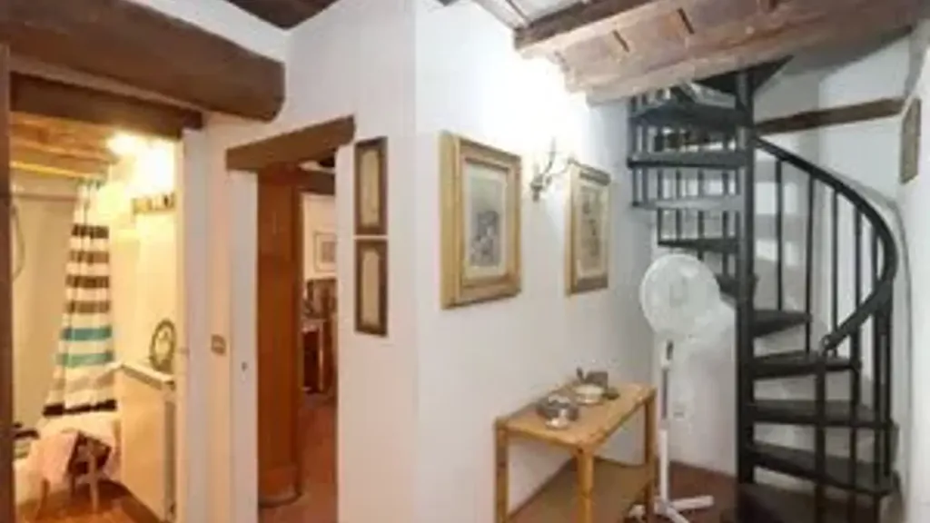 10-room house in IT