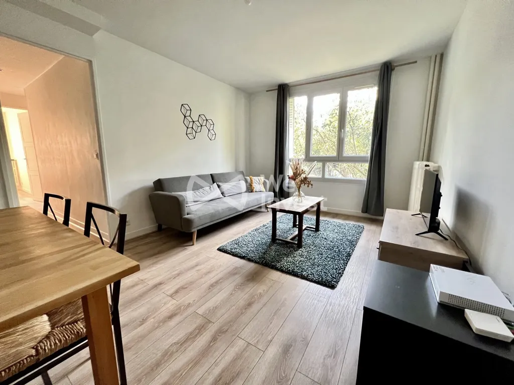 Elutuba - Modern 4-Piece Flat with Private Parking in Colombes