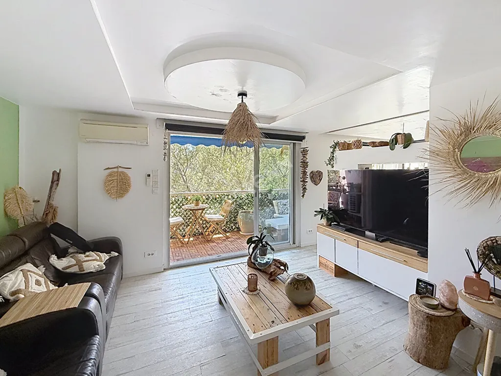Séjour - Appartement T3 + Studio au Calme à Toulon Ortolan
