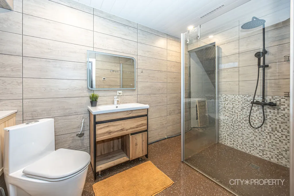 Bagni - Converted Cottage with Garage in Vilivere