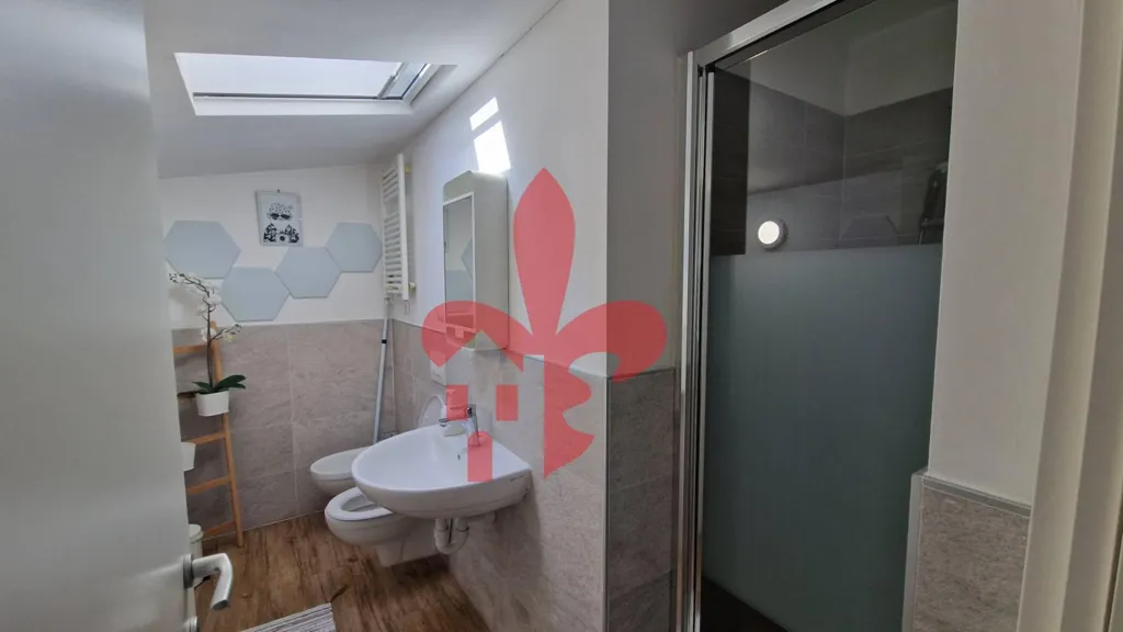 Salles de bain - Modernised Two-Bedroom Flat with Garage in Florence