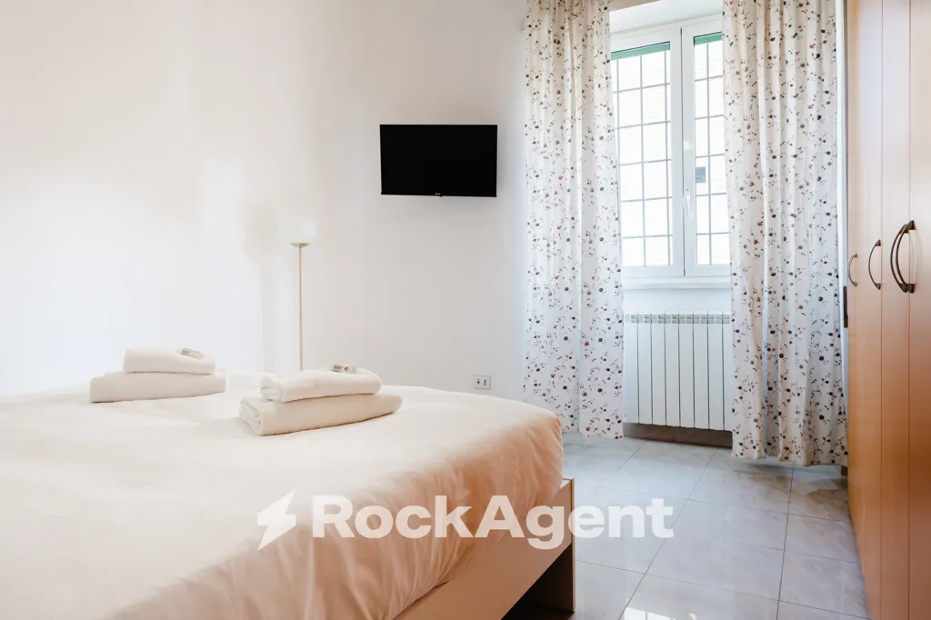 Schlafzimmer - 2-Bedroom Apartment with Balcony in Rome