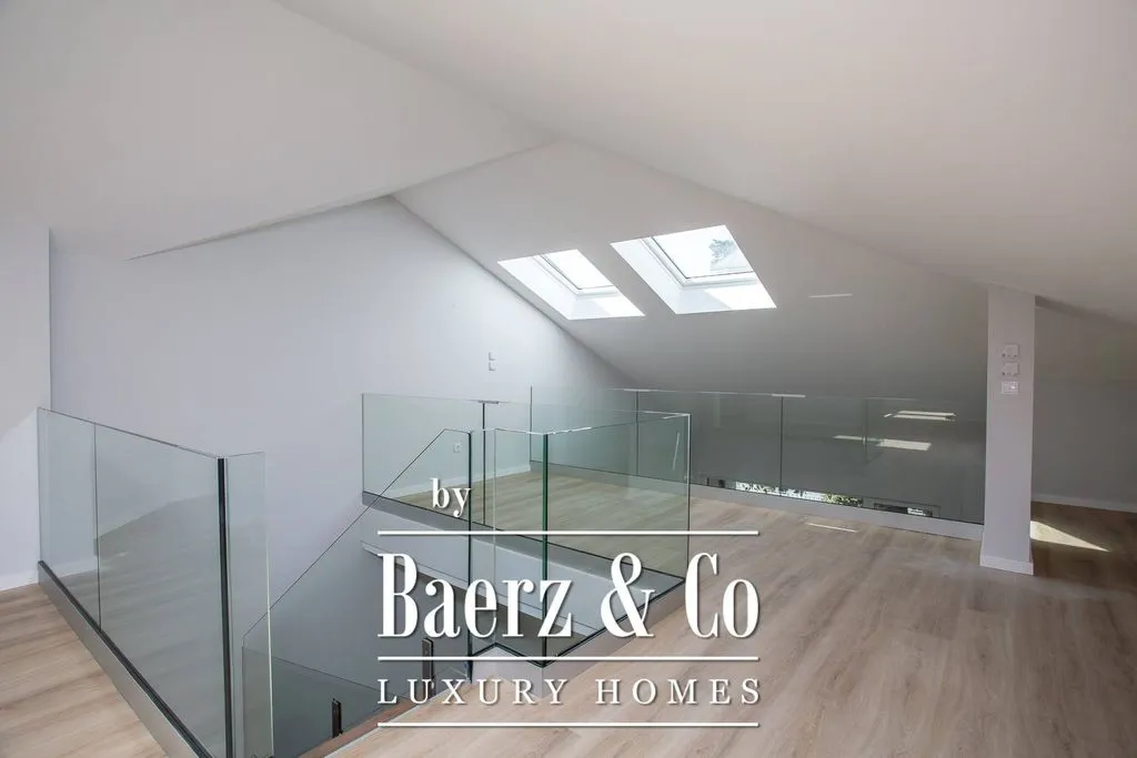 Pièces - Luxury Duplex Flat with Balcony in Carcavelos