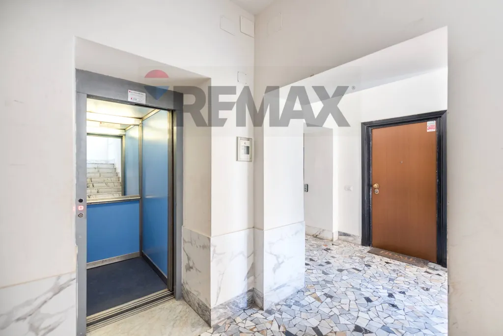 Esik - Trilocale with Balcony in Rome