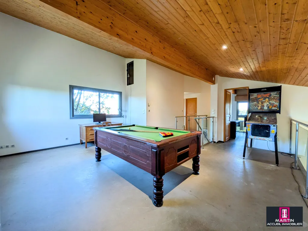 Toad - Architect Villa with Pool in Central Location