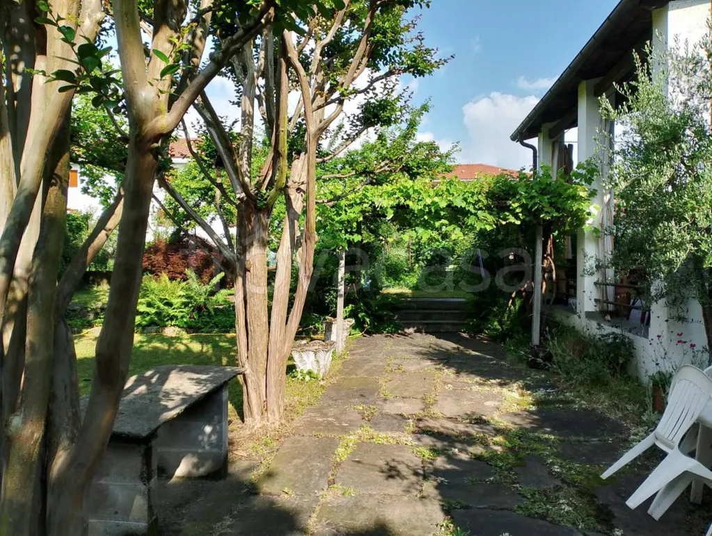 Garden - Independent Villa with Private Garden in Barge