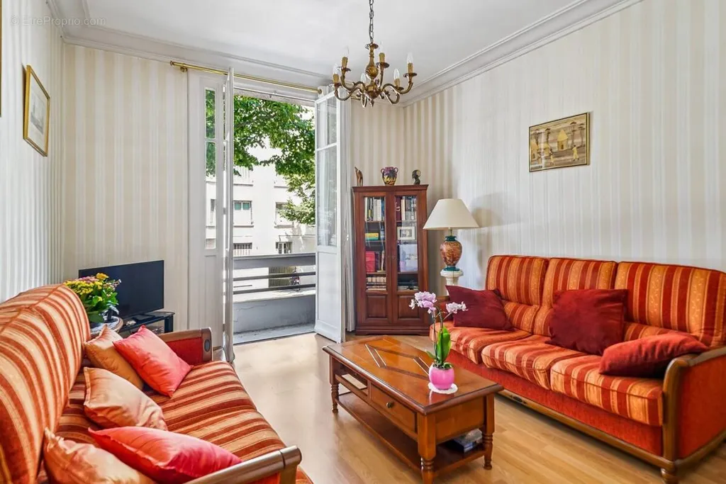 Soggiorno - T2 Apartment with Balcony in Lyon 7th