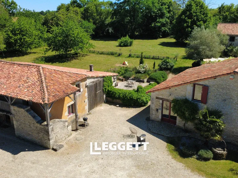 Õhuvaade - Charming Property with Pool between Civray and Ruffec