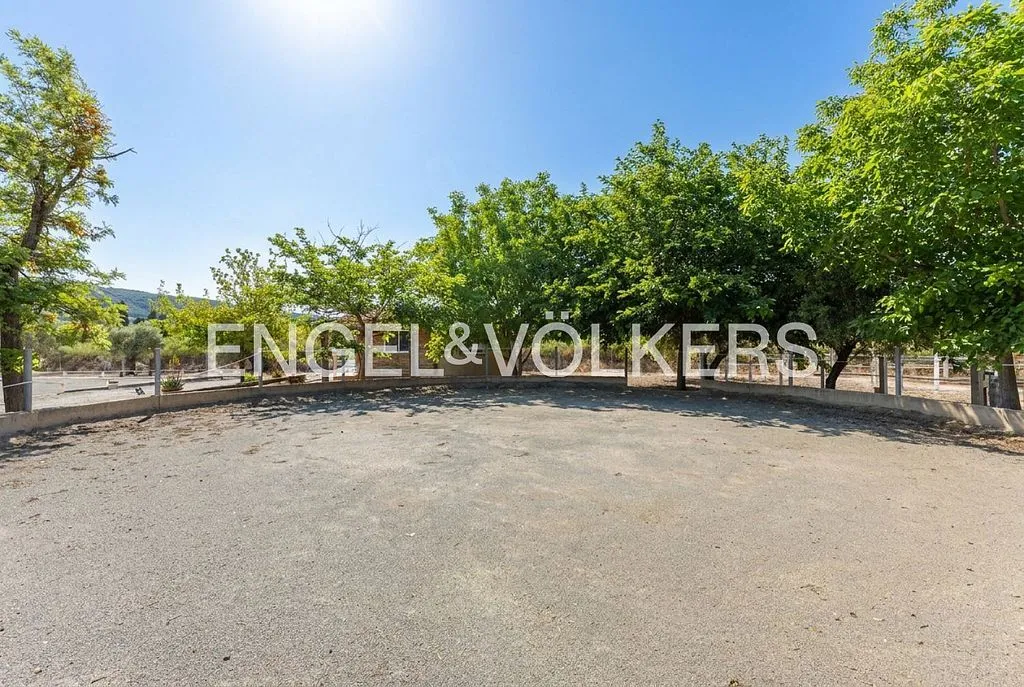 Aed - Equestrian Estate with Pool in Enguera