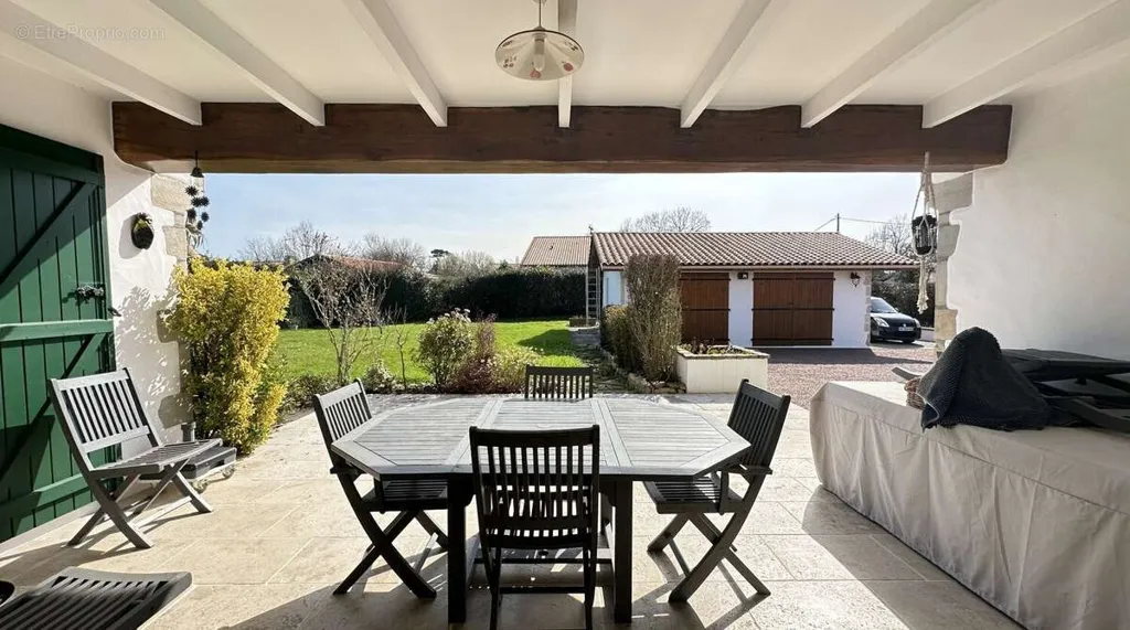 Terrasse - Maison Basque avec Piscine à Mouguerre