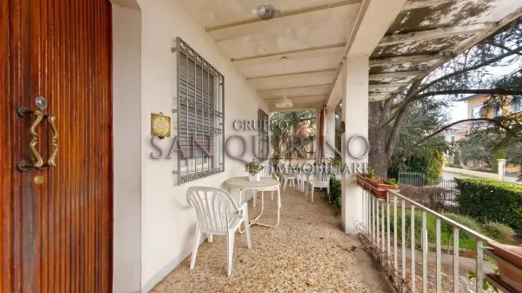 Balcon - Villa with Private Garden in Guastalla