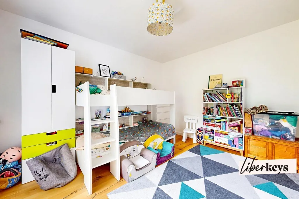 Chambres - Maison Récente avec Patio à Nantes