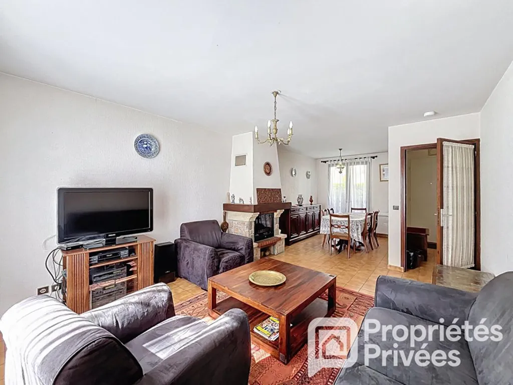 Séjour - Maison de 5 Pièces avec Garage à Châtillon