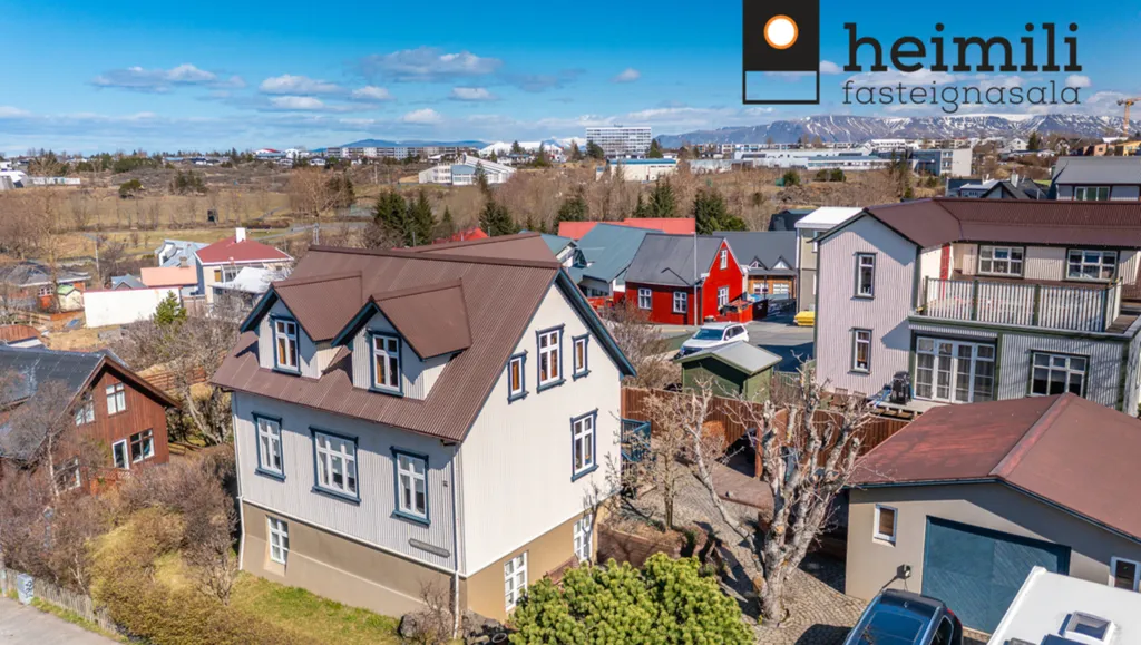 Õhuvaade - Detached House with Large Garage in Hafnarfjörður