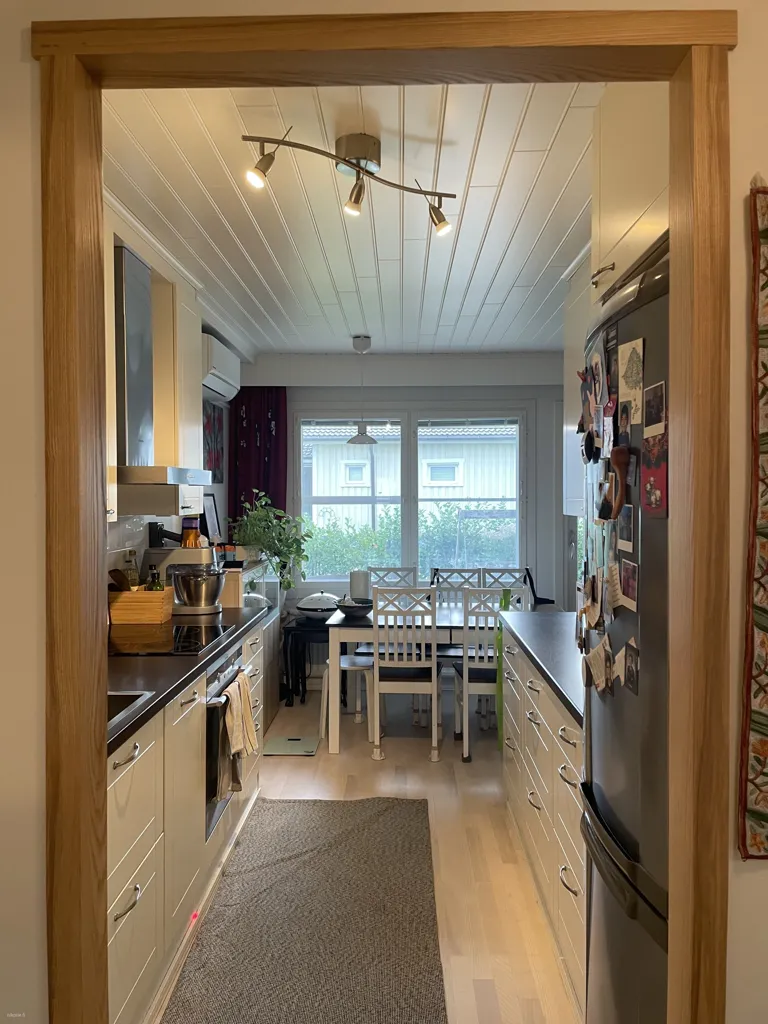 Cucina - Spacious Apartment with Garden in Tikkurila, Helsinki