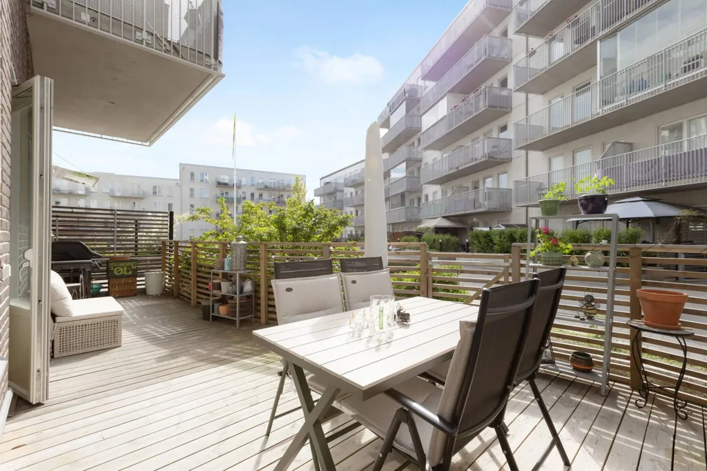 Terrasse - Apartment with South-Facing Terrace in Rissne
