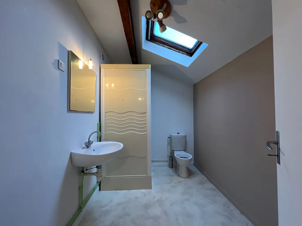 Salles de bain - Appartement avec Jardin et Garage à Bar-le-Duc