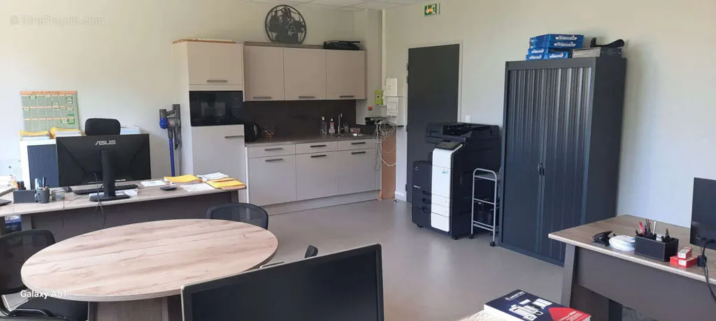 Office - Business Premises with Forest View in Auxons