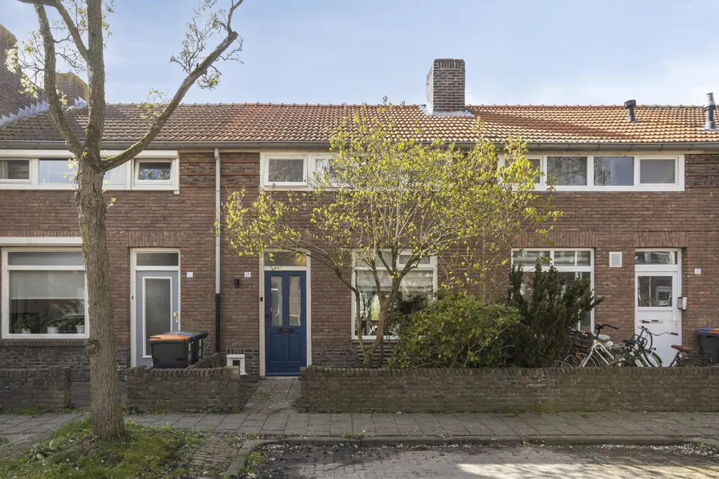 Exterior - Characterful Semi-detached House with Garden in Tilburg