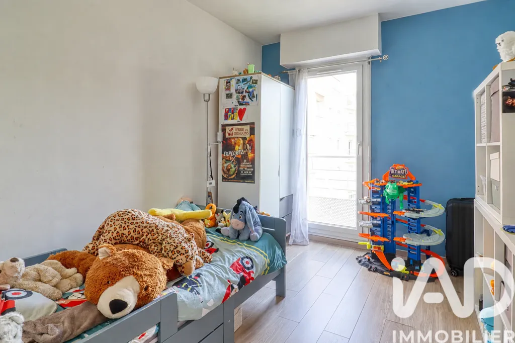Bedrooms - 4-Piece Flat with Balcony in Eaubonne Centre