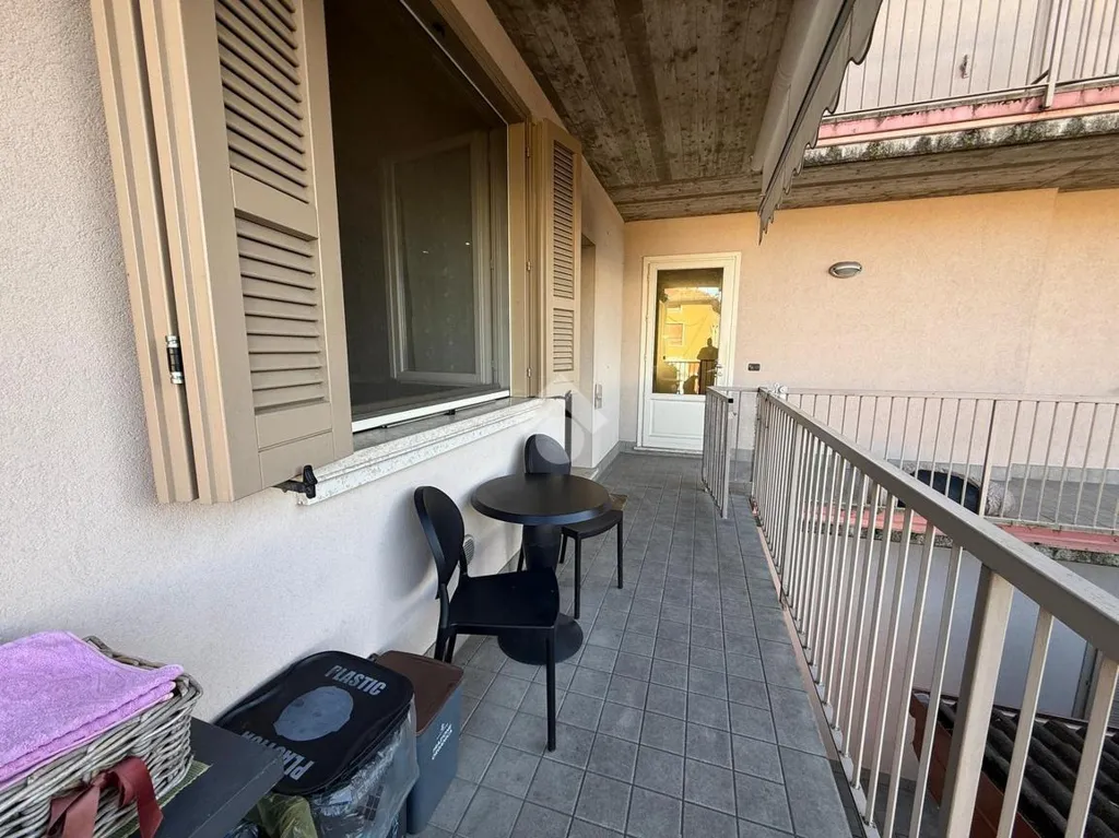 Balcon - Modern Apartment with Balcony in Capriolo