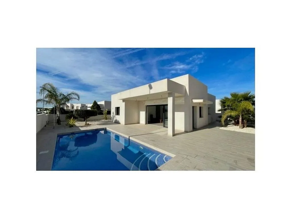 Bassein - New-Build House with Pool in Rafal