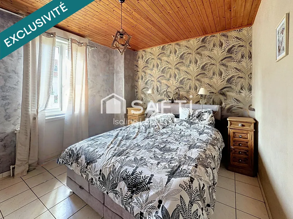 Chambres - Maison en Brique avec Garage et Dépendances près de Péronne