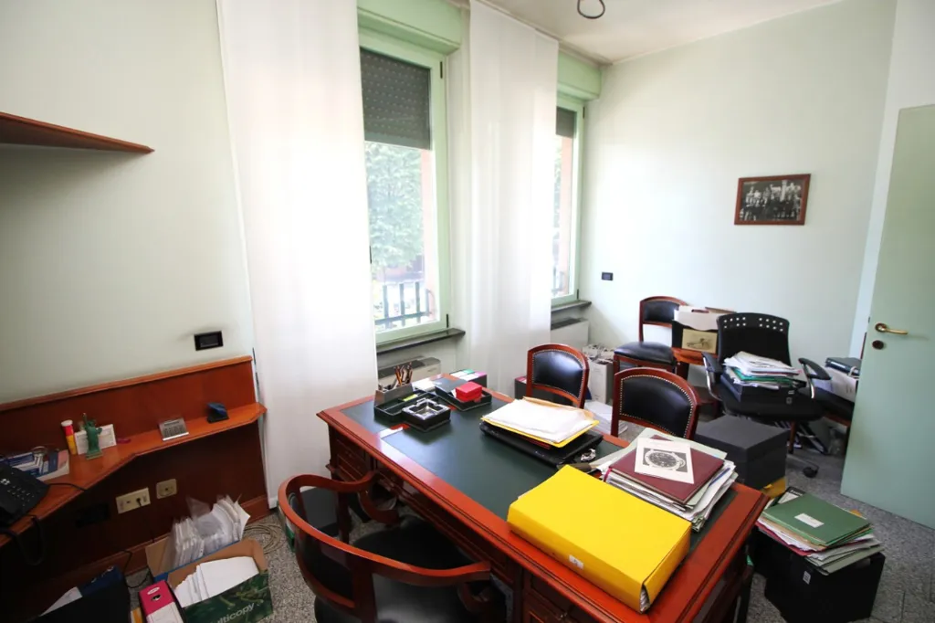 Kabinet - Office with Parking in Central Lainate