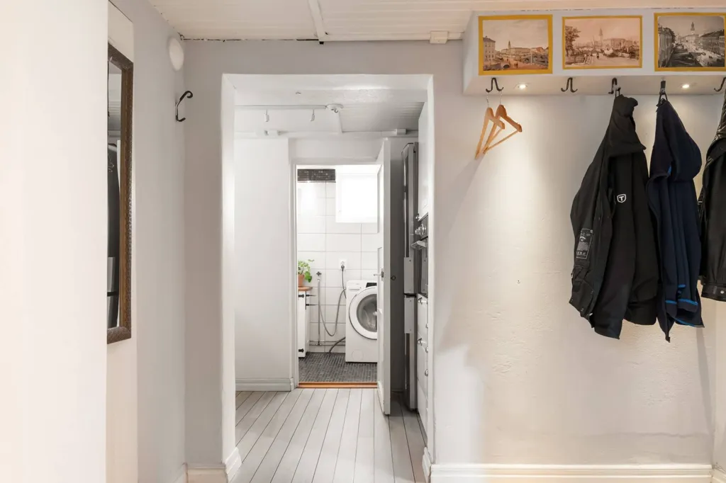 Esik - 1930s Villa with Rental Unit in Bohus