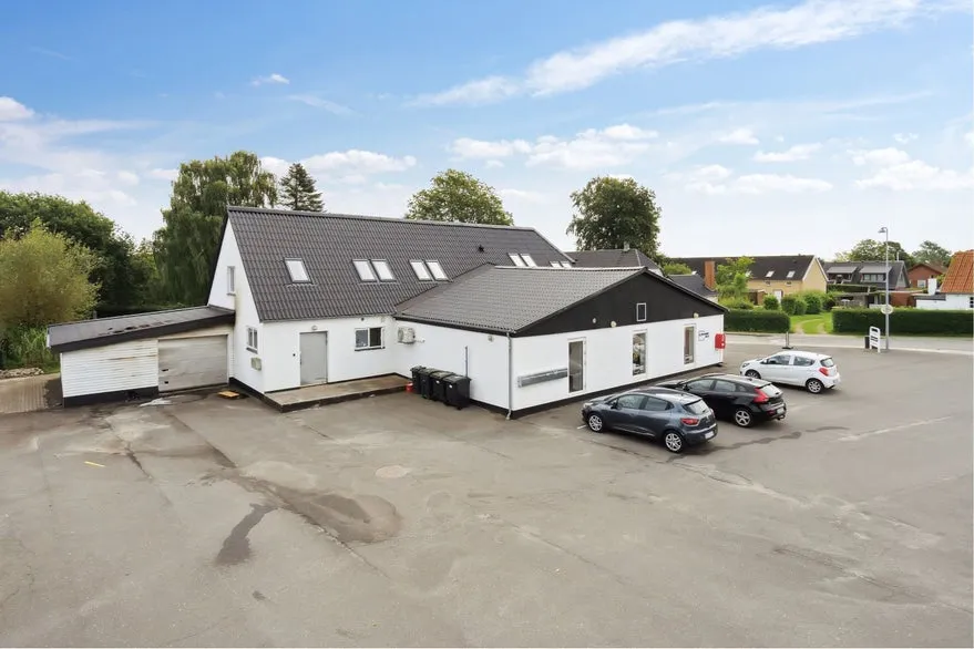 Välivaade - Mixed-Use Property with Central Location in Grejs