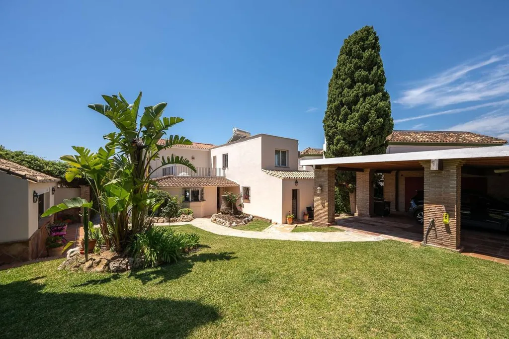 Jardin - Detached Villa with Private Pool in Río Real, Marbella