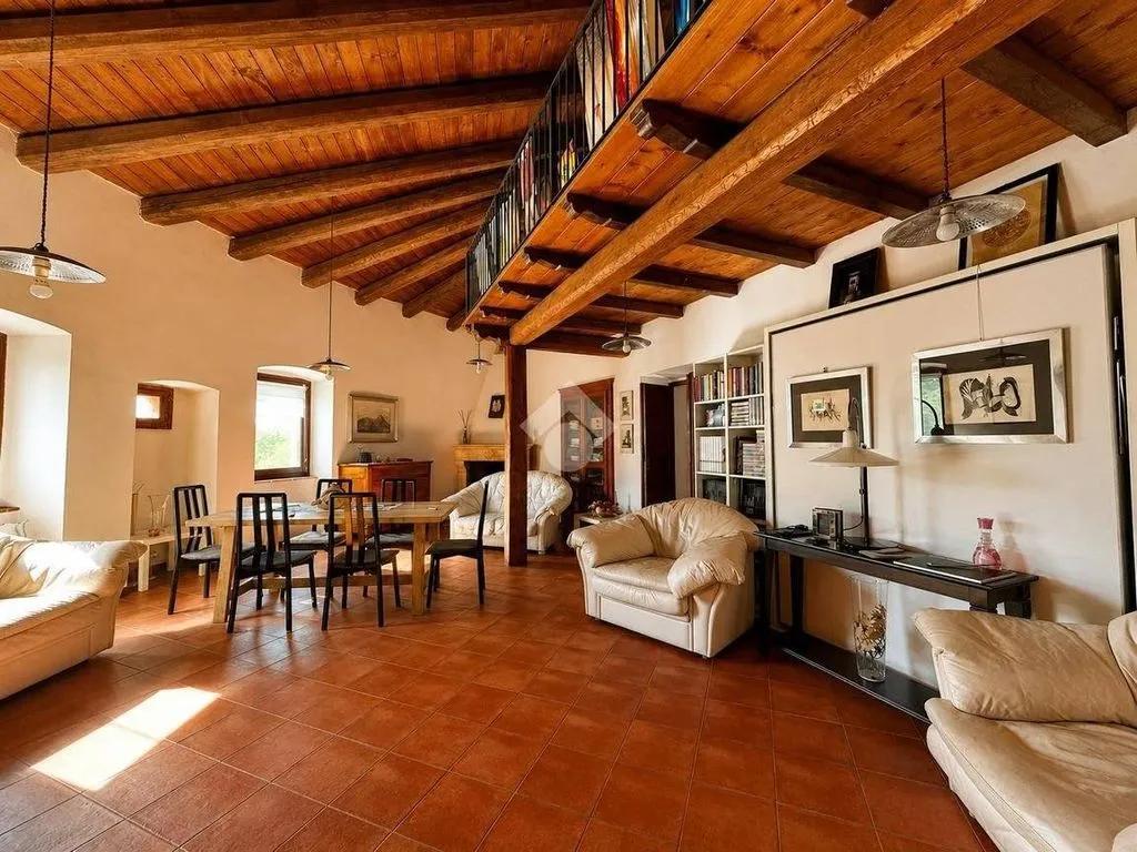 Soggiorno - 6-Bedroom House with Historic Setting in L'Aquila