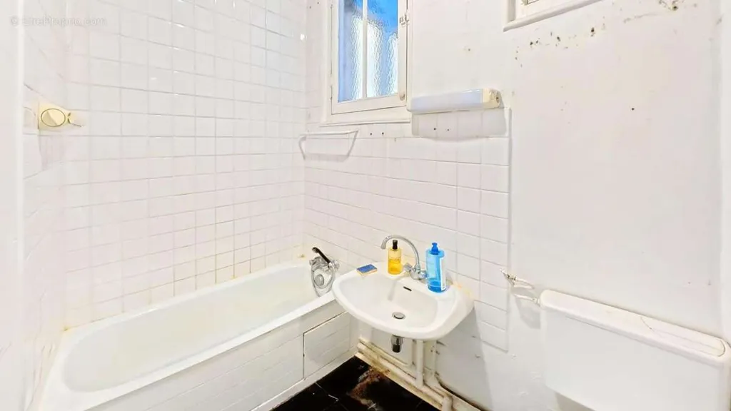 Bathrooms - 4-Piece Paris 16 Balcony with Etoile Proximity