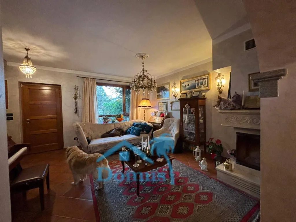 Séjour - Villa with Garden and Fireplace in Pinerolo
