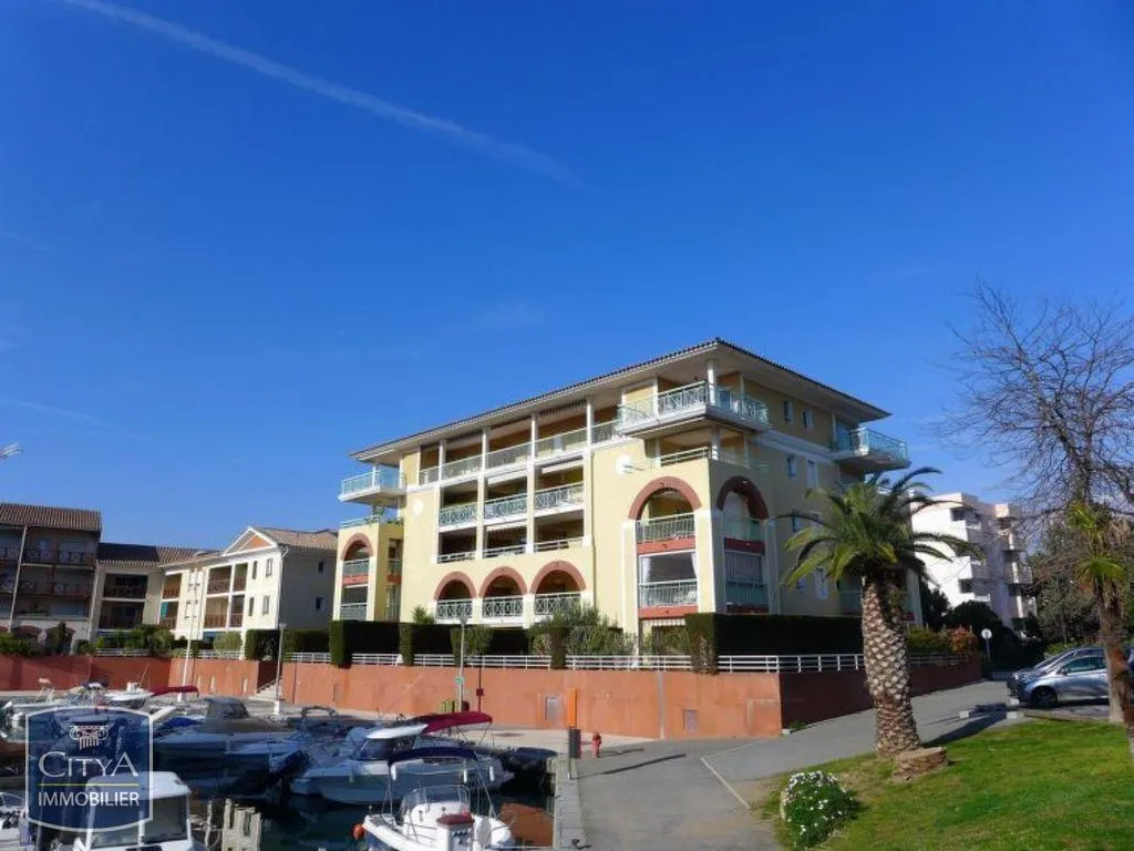 Välivaade - 2-Bedroom Flat with Terrace in Port Fréjus
