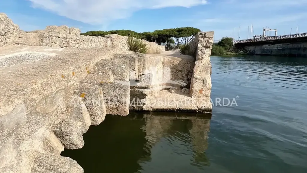 Villa with Seafront Potential in Alghero