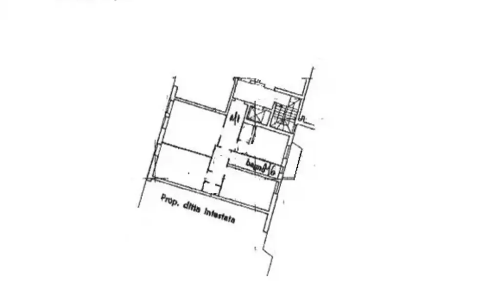Plan - Spacious Trilocale with Balcony in Milan