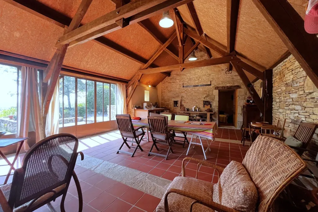 Séjour - Propriété en Pierre avec Piscine près de Gourdon