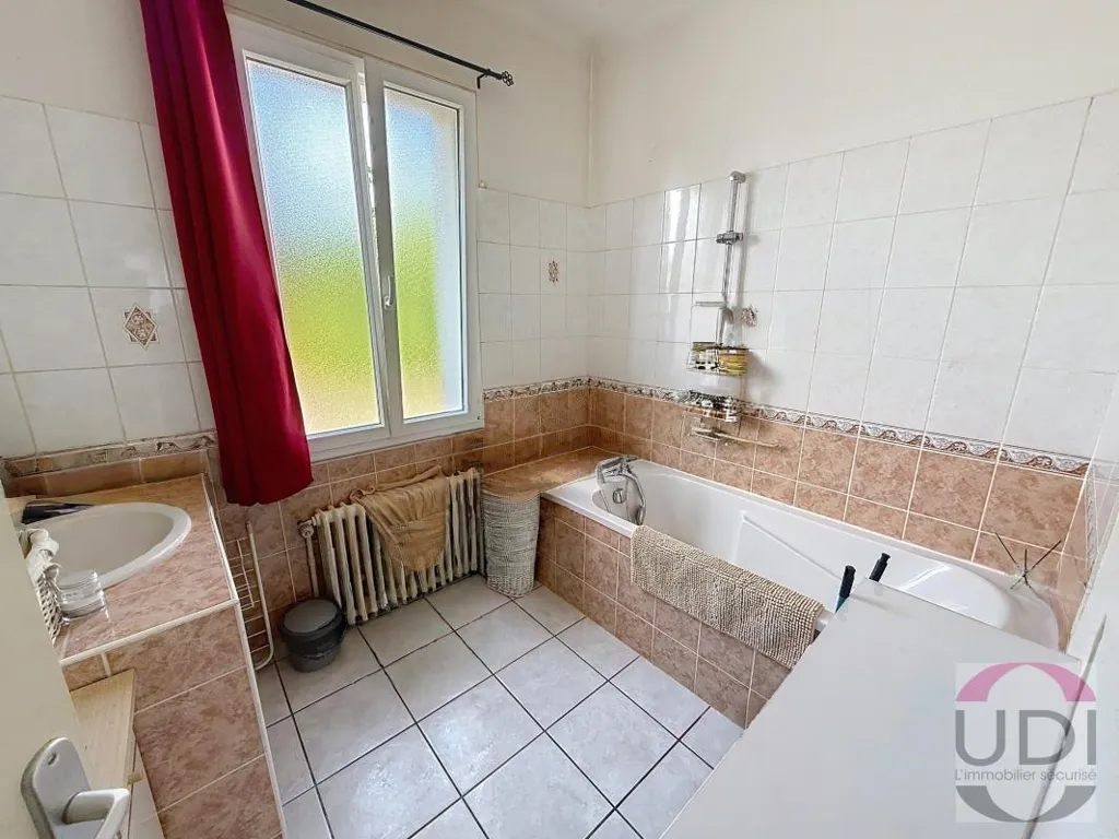 Salles de bain - Maison avec Garages Locatifs à Guéret