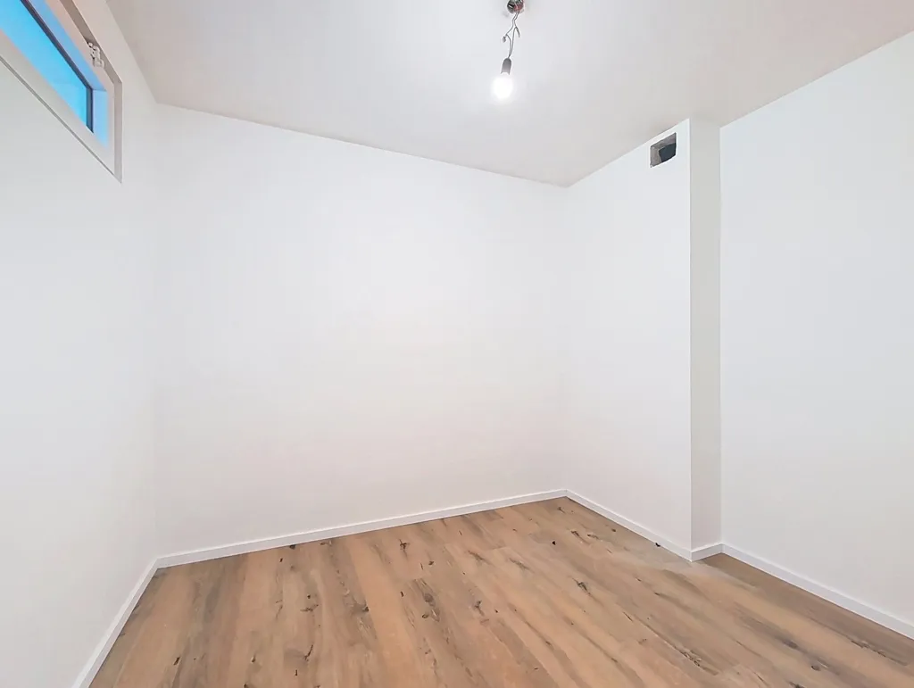 Pièces - Appartement Rénové avec Terrasse à Edegem