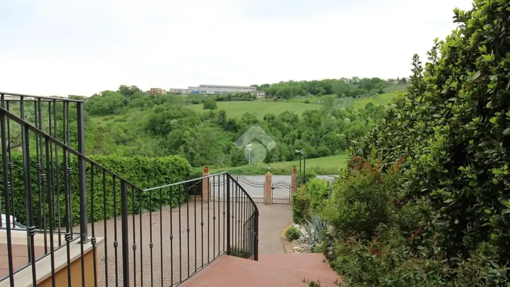 Jardin - Panoramic Villa with Garden in San Marino