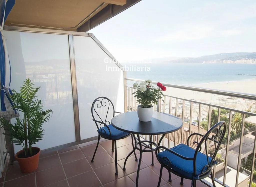 Balcon - Seafront Apartment with Balcony in Palamós