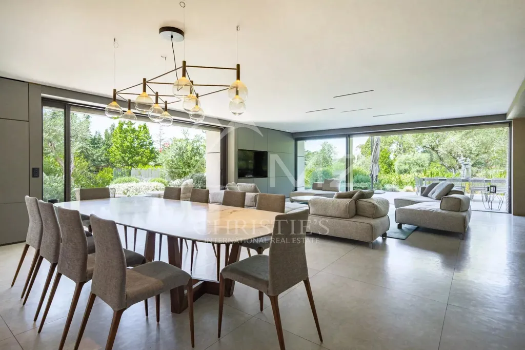 Dining Room - Contemporary Villa with Pool in Cannes