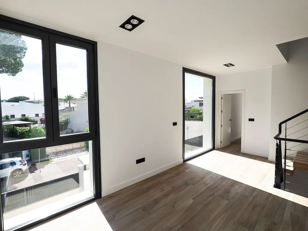 Elutuba - New Chalet with Pool in Bollullos de la Mitación
