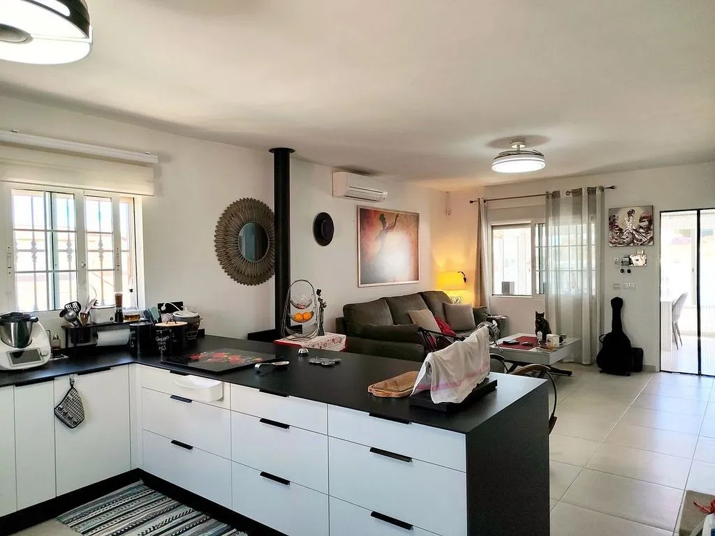 Köök - Three-Bedroom House with Pool in Jacarilla