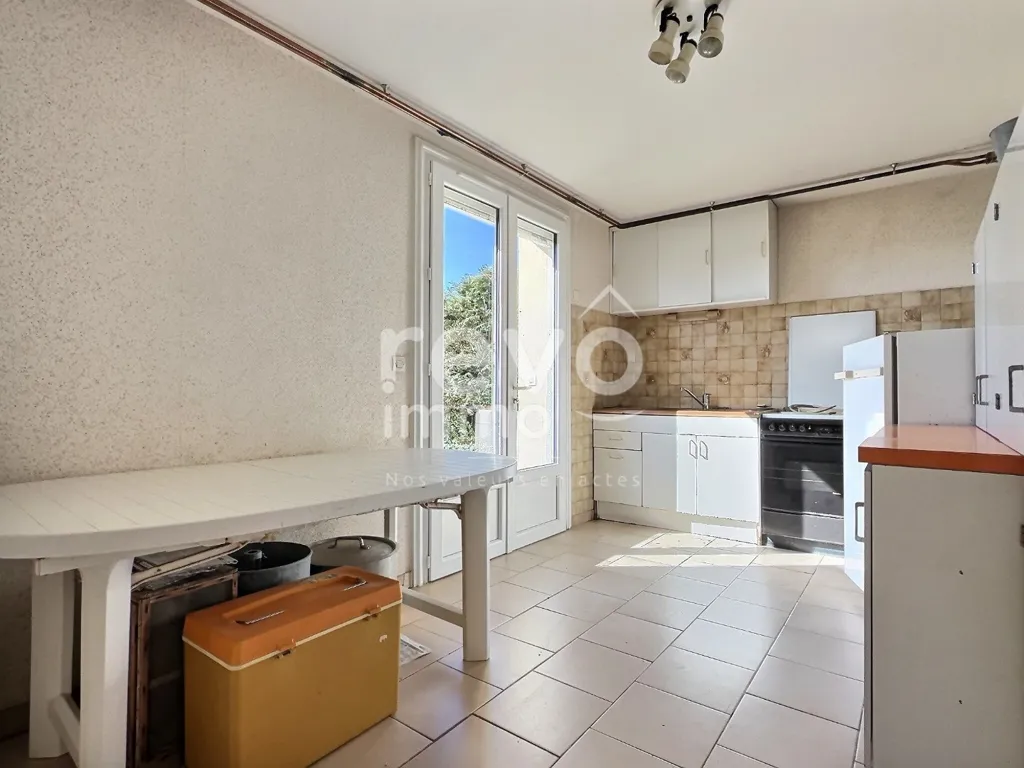 Cuisine - Maison avec Vue Panoramique à Civrieux